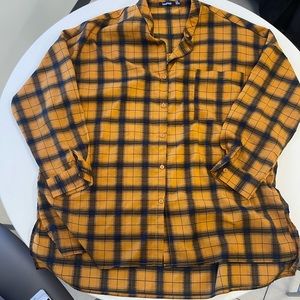 NWOT Boohoo Collarless Lightweight Button Up Blouse
